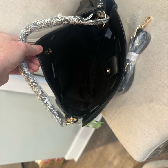 Badgley Mischka Black Satchel NWT - Picture 4 of 6
